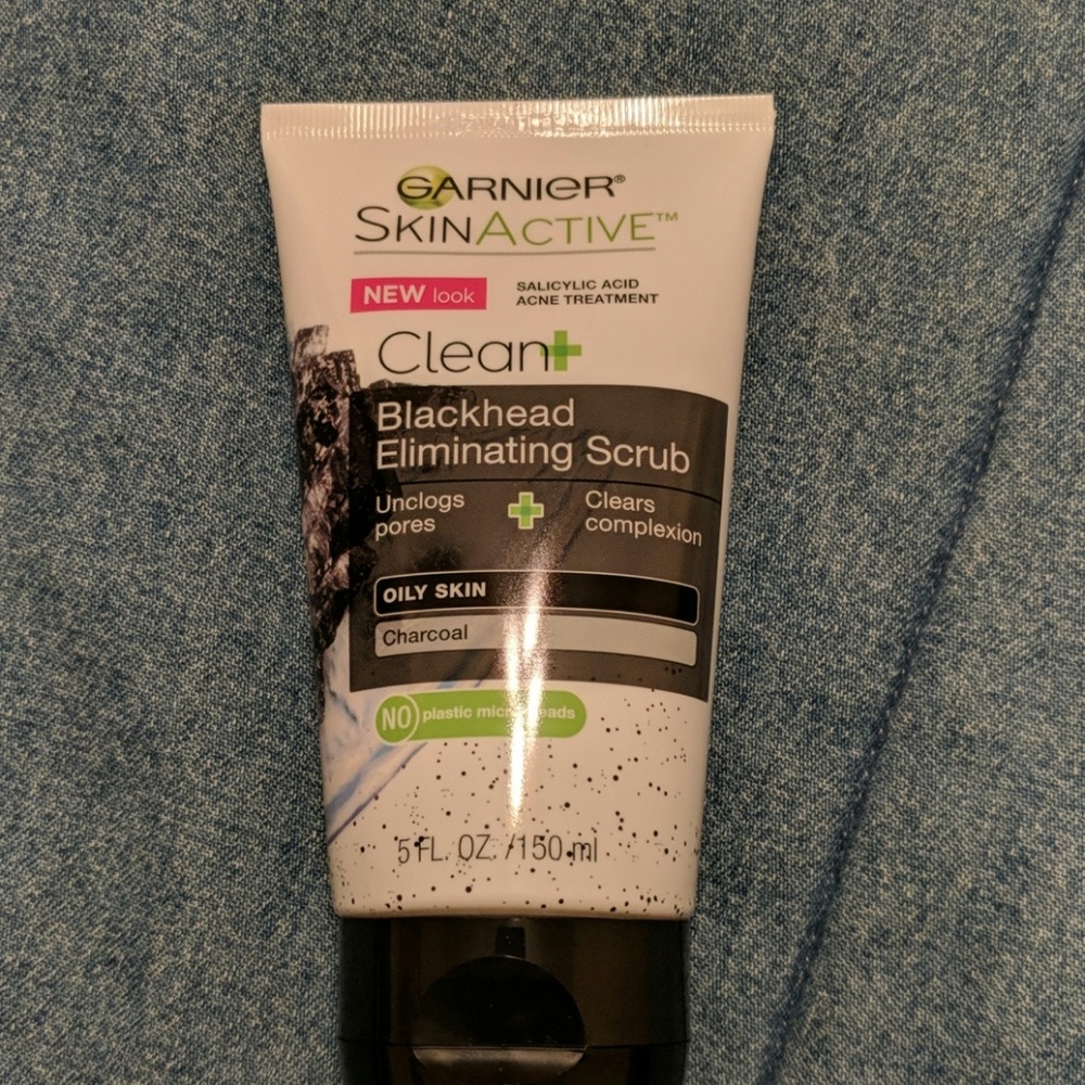 Garnier Skin Active Blackhead Eliminating Scrub